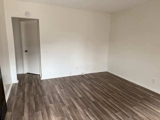 Foto del edificio - 1070 Gardenia Ave