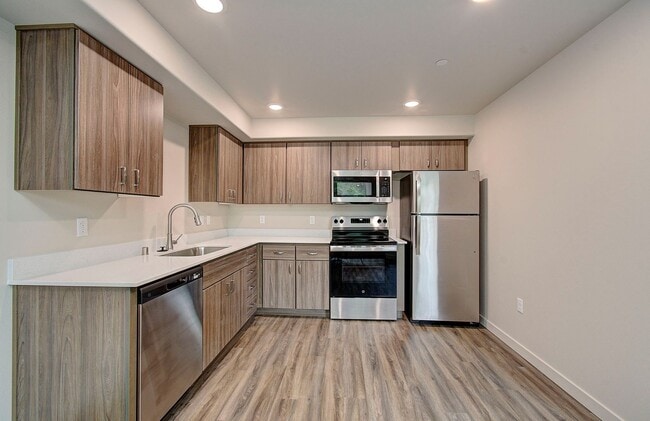 Building Photo - 404 NE 117th Ave