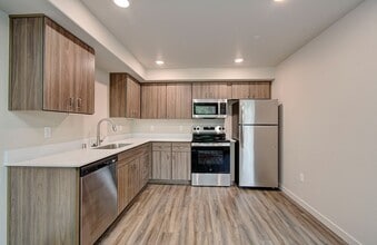 Building Photo - 404 NE 117th Ave