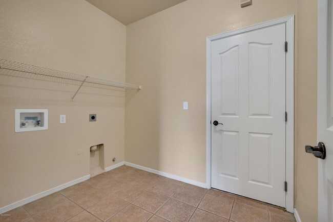 Building Photo - 4633 Rimrock Dr