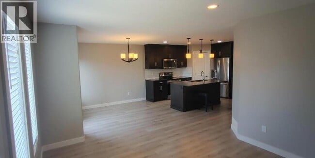 Building Photo - 518 Devonia Rd W