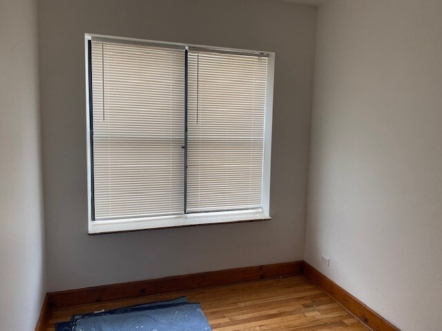Dormitorio oeste - 4922 N Kedzie Ave