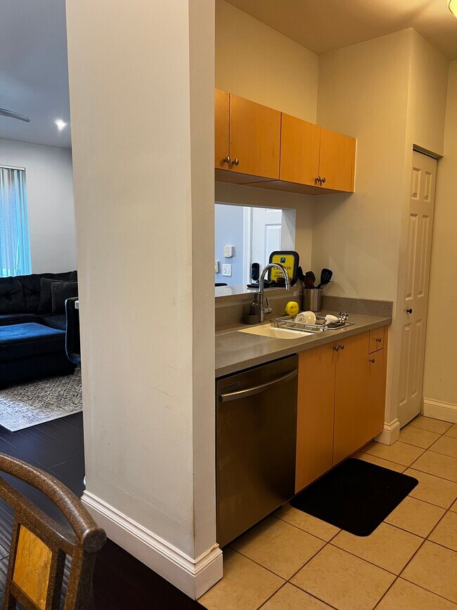 Foto del edificio - 1180 Reserve Way