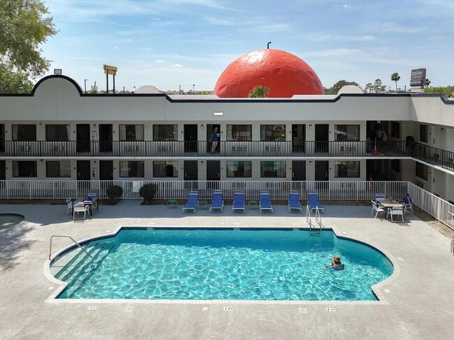 Foto del edificio - 5399 W Irlo Bronson Memorial Hwy