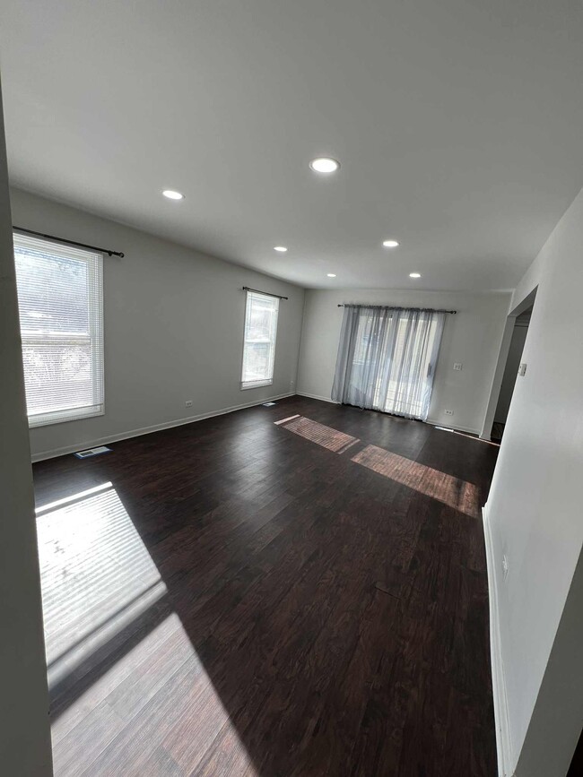 Building Photo - 1700 Fayette Walk