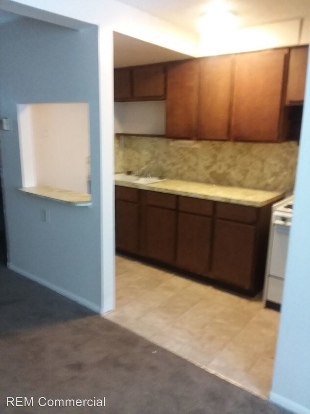 1807 Ferndale Rd NW, Canton, OH 44709 Condo for Rent in Canton, OH