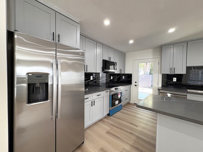 Building Photo - 5507 Arizona Dr