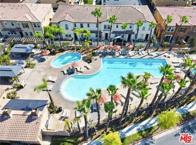 Foto del edificio - 10533 Maple Ln