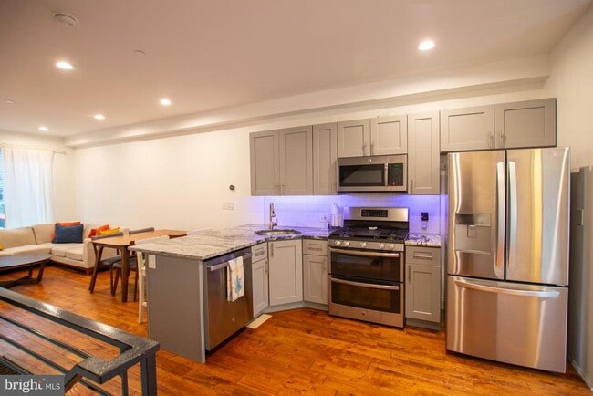 Building Photo - 1910 Fernon St