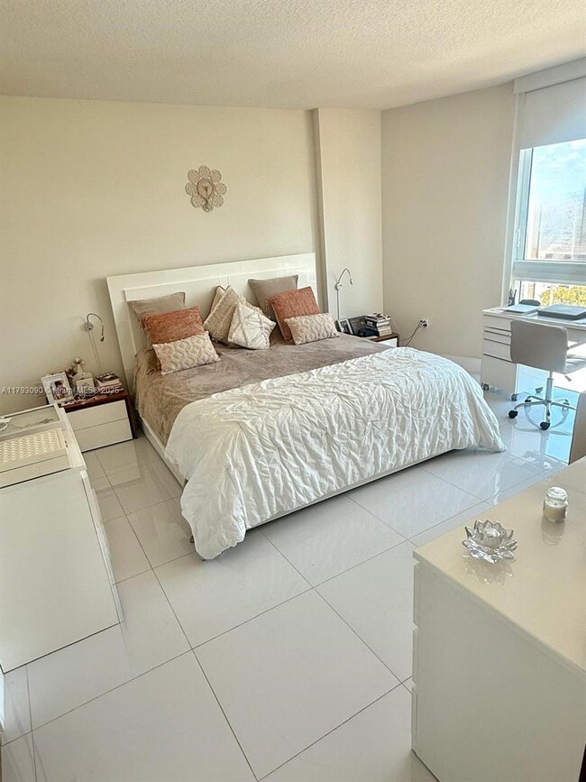 Foto del edificio - 250 Sunny Isles Blvd