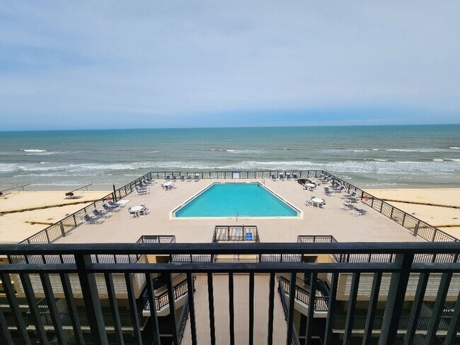 Building Photo - Beautiful Moontide Condo
