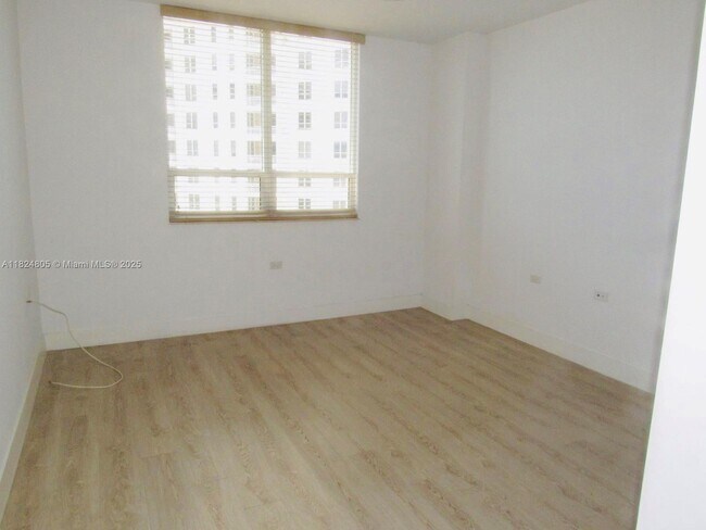 Building Photo - 801 Brickell Key Blvd