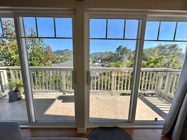 Foto del edificio - San Rafael Hillside Retreat