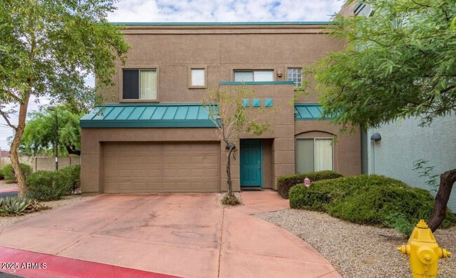 Building Photo - 2027 E University Dr