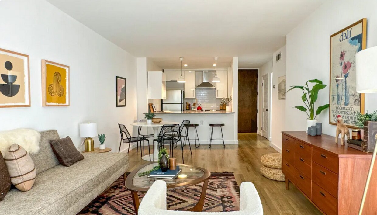 Foto principal - 532 N Rossmore Ave