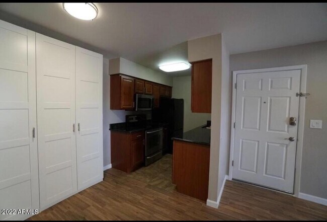 Building Photo - 5877 N Granite Reef Rd