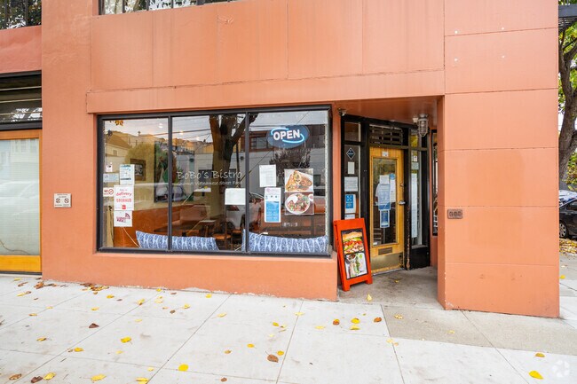 Retail Entrance - 600-614 York St