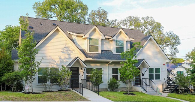 Foto del edificio - 8 Bedrooms 8 Baths Pre-leasing Now for 202...