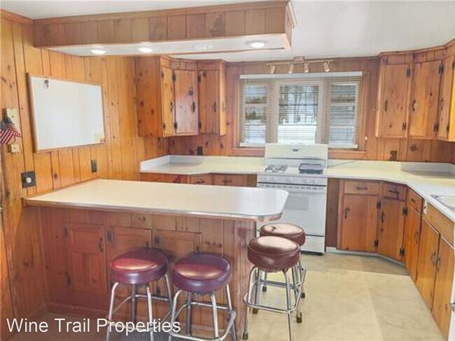 Building Photo - 3 br, 1 bath House - 34 Collins Ave