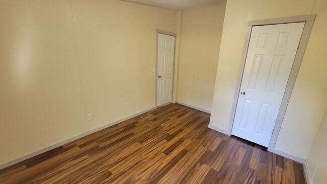 Building Photo - Manufactured Home Available in Anderson