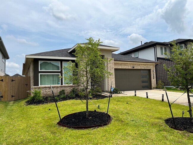 Building Photo - 28442 Hazel Trl
