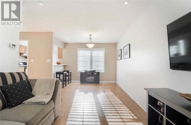 Building Photo - 929 Deverell Pl