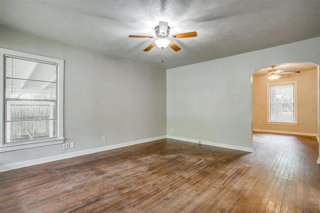 Building Photo - 410 McCarty St