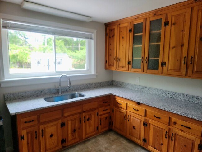 Building Photo - FOR RENT – Updated 3 Bedroom Brick Rancher in a Fantastic Location!