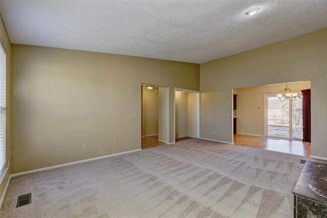 Foto del edificio - 841 N Robinson Ave