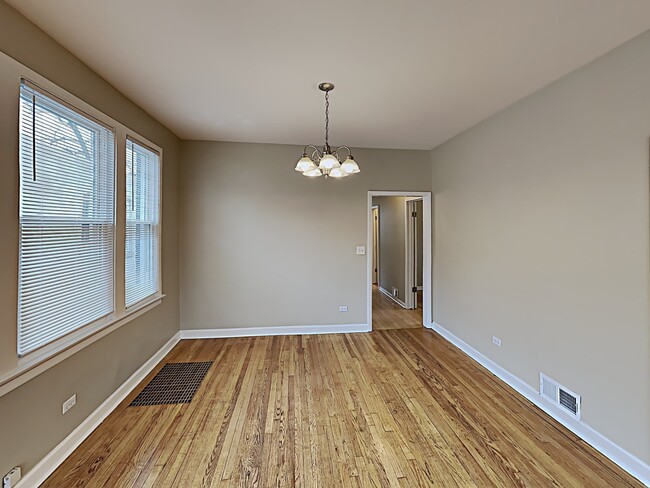 Building Photo - 2428 Ridgeland Ave
