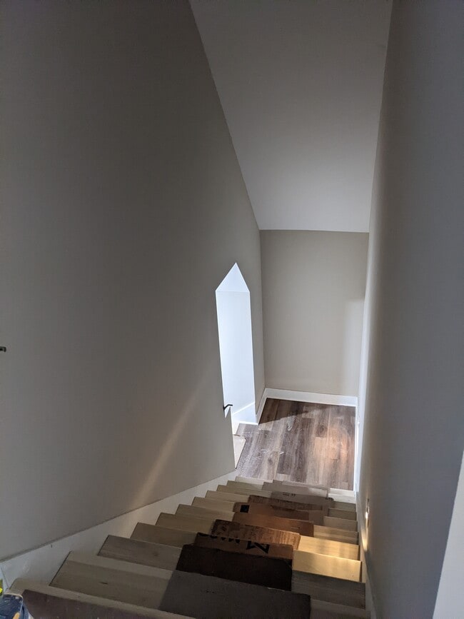 Stairs - 1554 W New York St