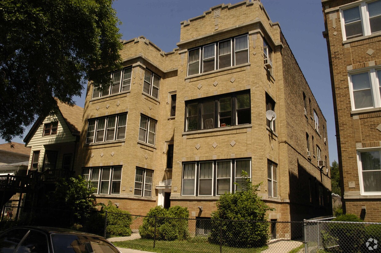 2538 W Winnemac Ave, Chicago, IL 60625 Apartments in Chicago, IL