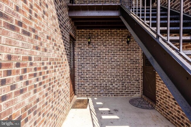 Building Photo - 23A W Bluebell Ln