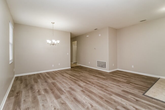 Building Photo - 513 Bella Rosa Cir