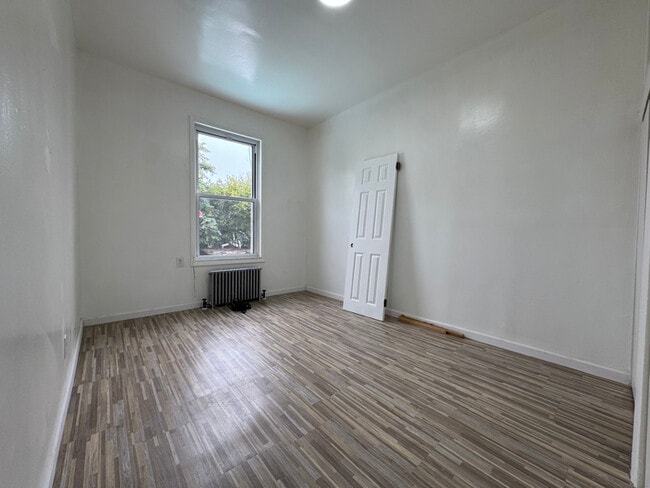 Foto del edificio - 602 New Lots Ave