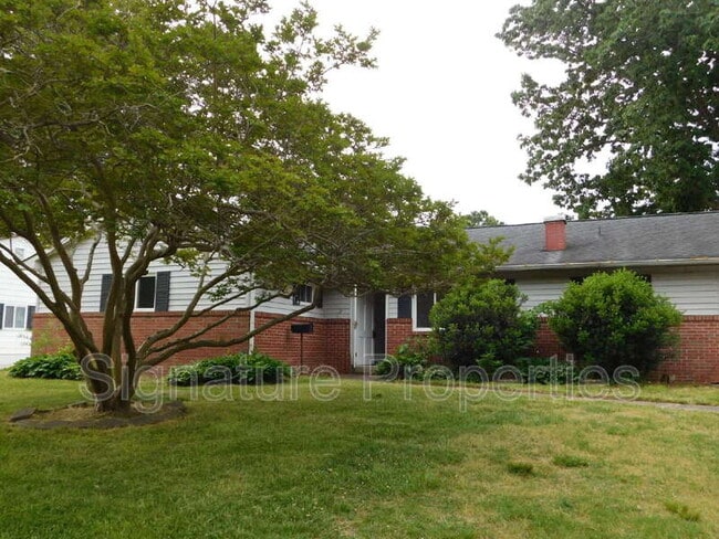 Building Photo - 13420 Crest Cir