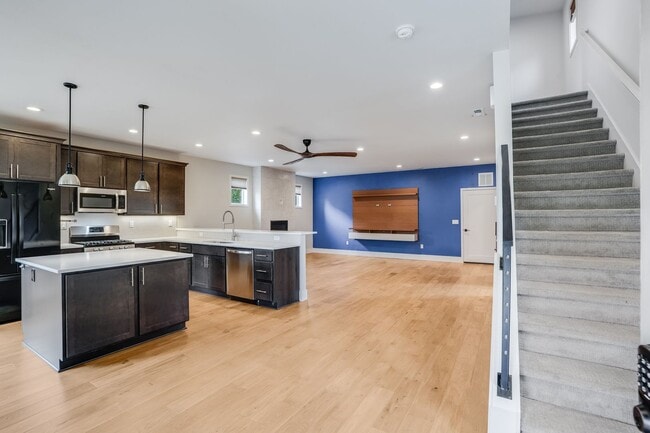 Building Photo - Beautiful 3 Bed, 3 Bath Rental Home in Bre...