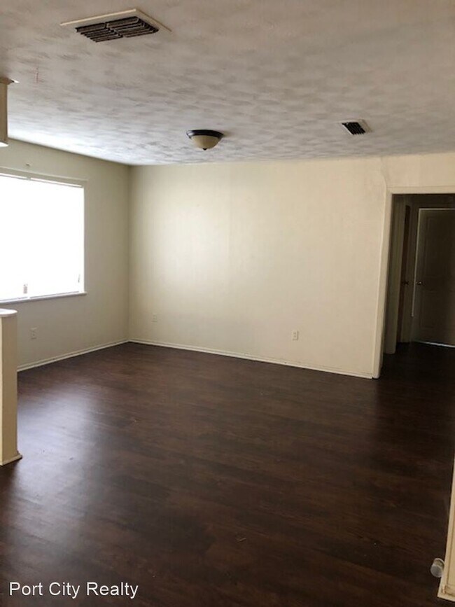 Building Photo - 3 br, 1 bath House - 3027 Gaywood