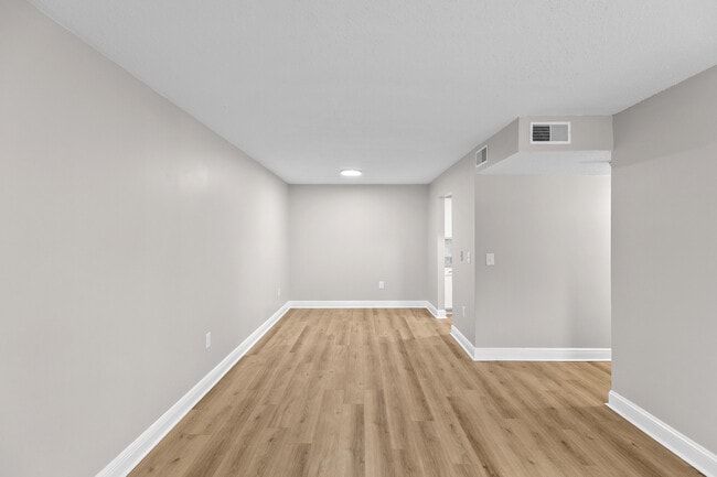 Building Photo - Pebble Creek Apartments