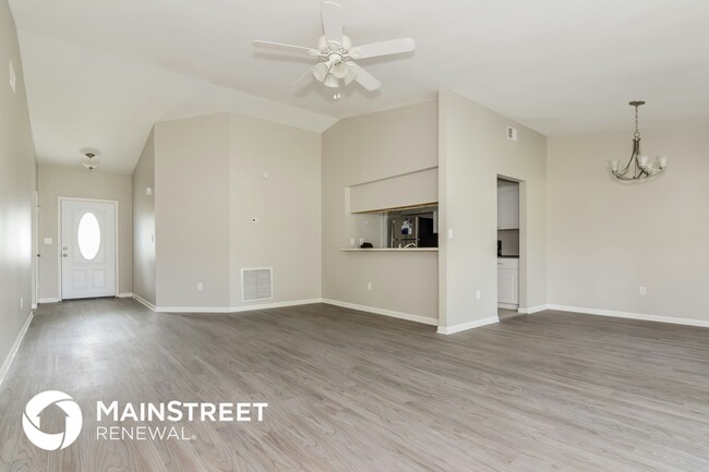 Foto del edificio - 1779 Lakeview Village Dr
