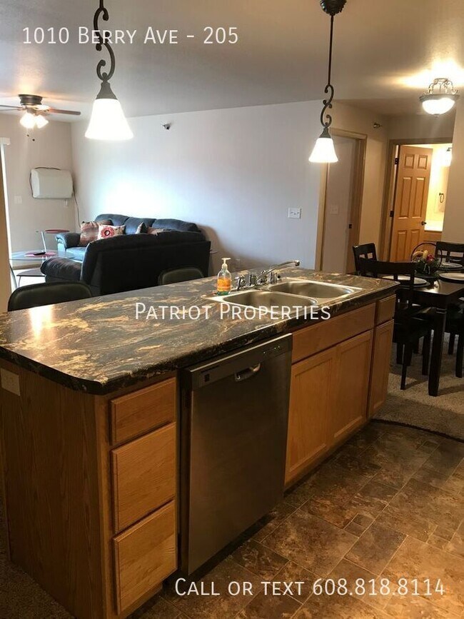 Foto del edificio - 1010 Berry Ave