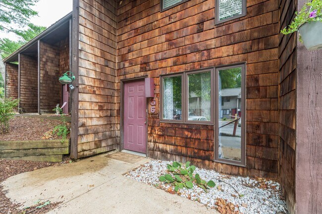 Building Photo - 115 Beechnut St