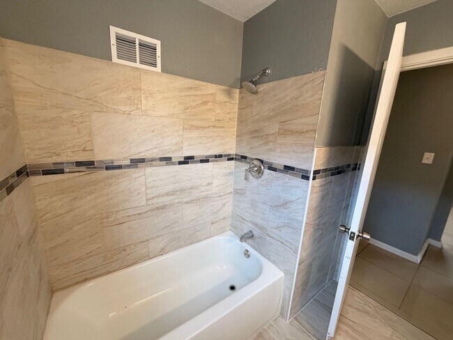 Building Photo - 5284 N Teutonia Ave