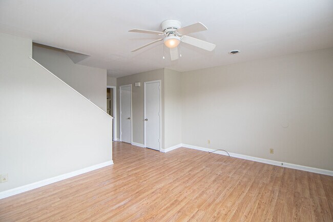 Building Photo - 814 Golf View Pl