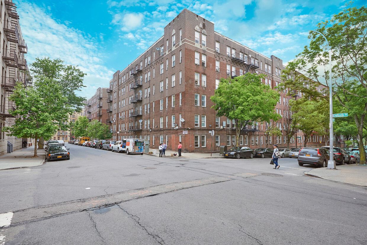 Foto principal - 3572-3576 Dekalb Ave