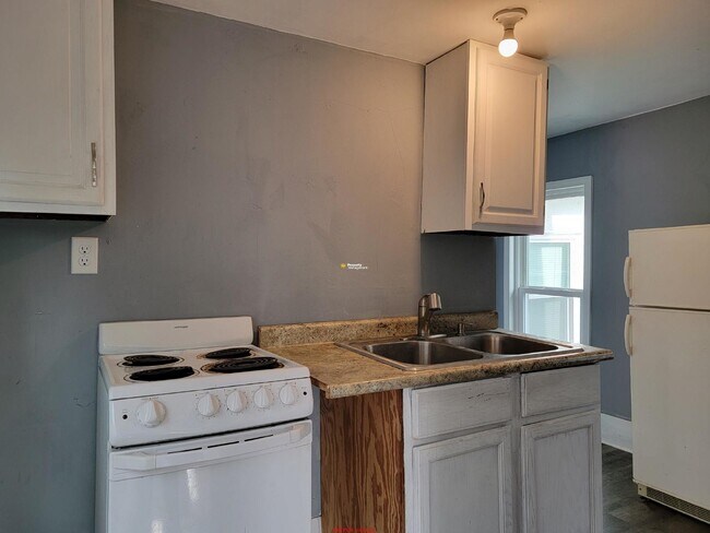Foto del edificio - Large 1 bed upper Heat & Water included