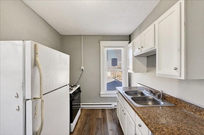 Photo - 4114 1/2 E Washington Street - $850/mo. Townhome