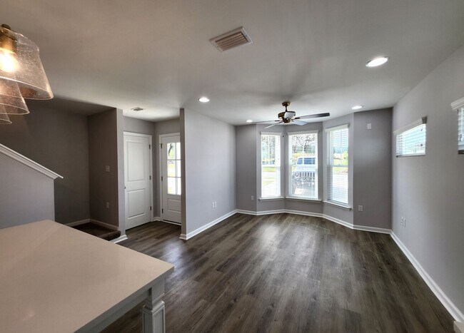 Foto del edificio - 3607 Meadow Vista Ln.