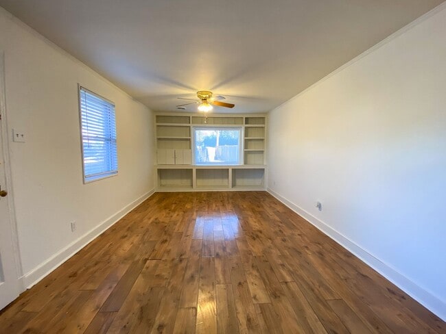 Foto del edificio - 2 bed, 1 bathroom house near Christian Brothers University in Midtown Memphis