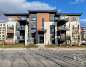 Building Photo - 4320 Rue Bernard-Hubert